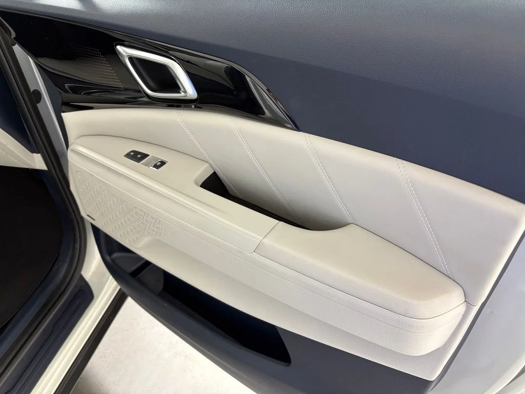 Used 2025 White Kia SX Prestige image 47