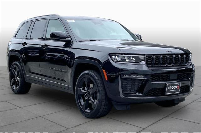 New 2026 Diamond Black Crystal Pearlcoat Jeep Limited image 2