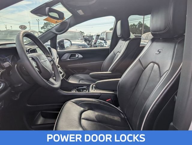Used 2025 White Chrysler Limited image 15