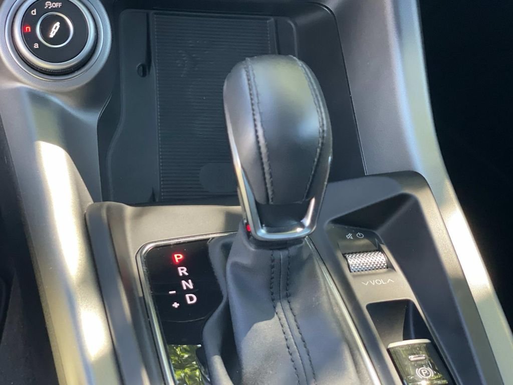 Used 2025 White Alfa Romeo  image 17
