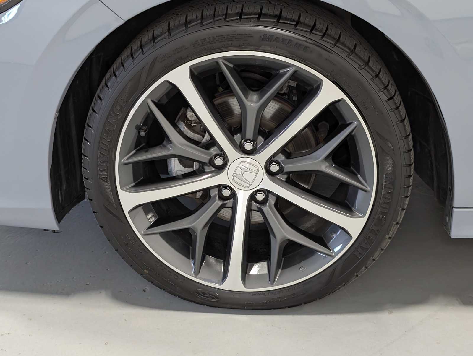 Used 2024 Sonic Gray Pearl Honda Touring image 3