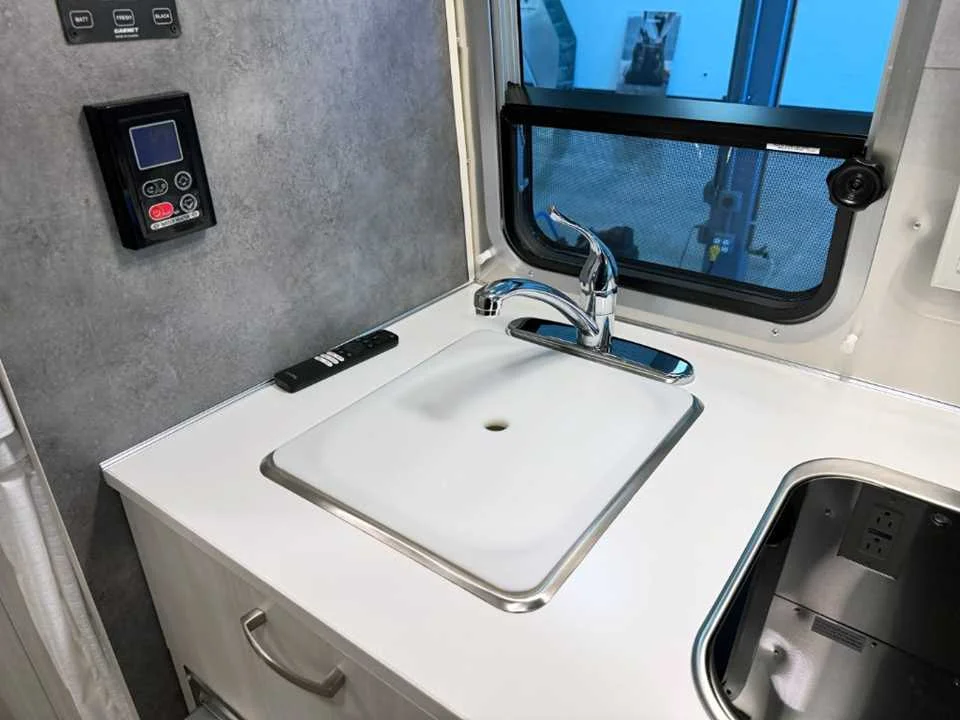 Used 2025  AIRSTREAM  image 11