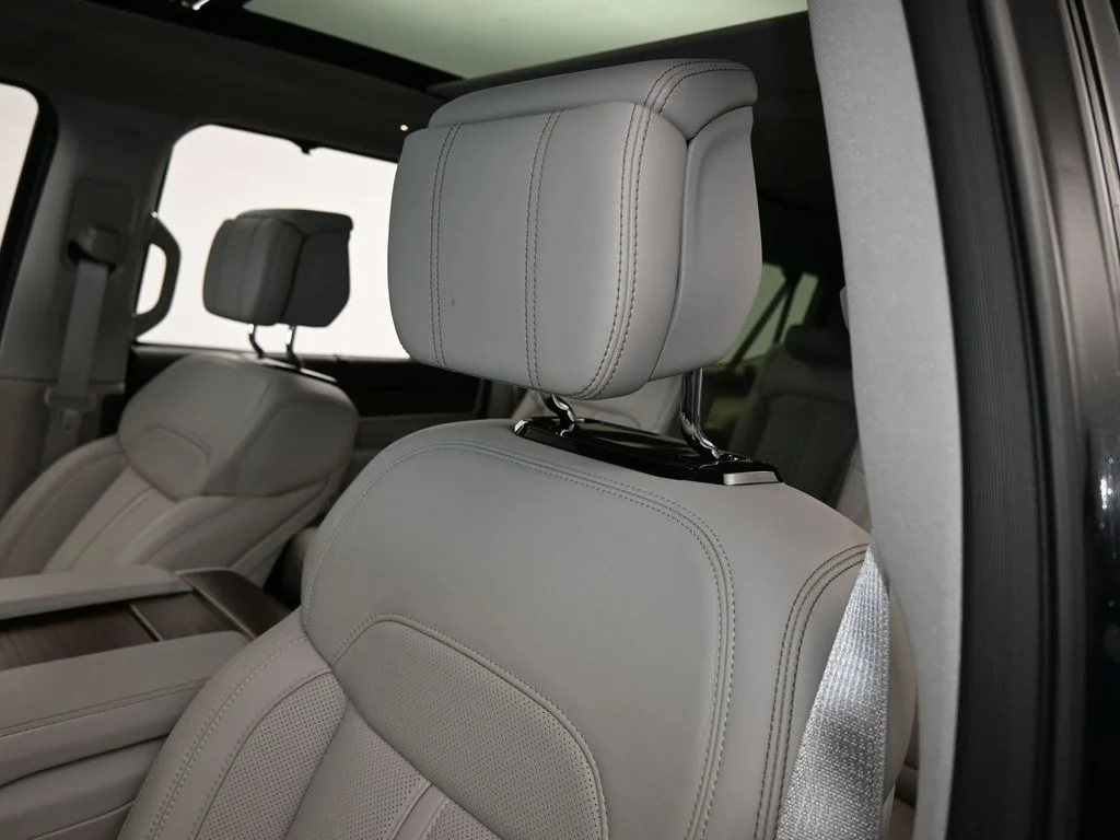 Used 2024 Diamond Black Crystal Pearlcoat Jeep Base image 18