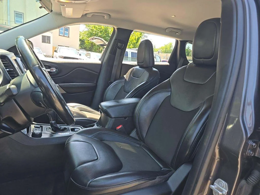 Certified Used 2020 Gray Jeep Latitude Plus image 5