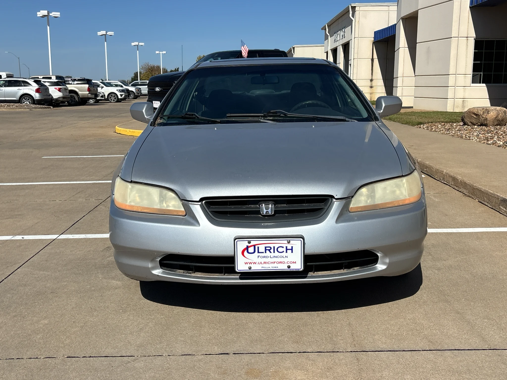 Used 2000 Honda Accord EX with VIN 1HGCG3256YA034924 for sale in Pella, IA