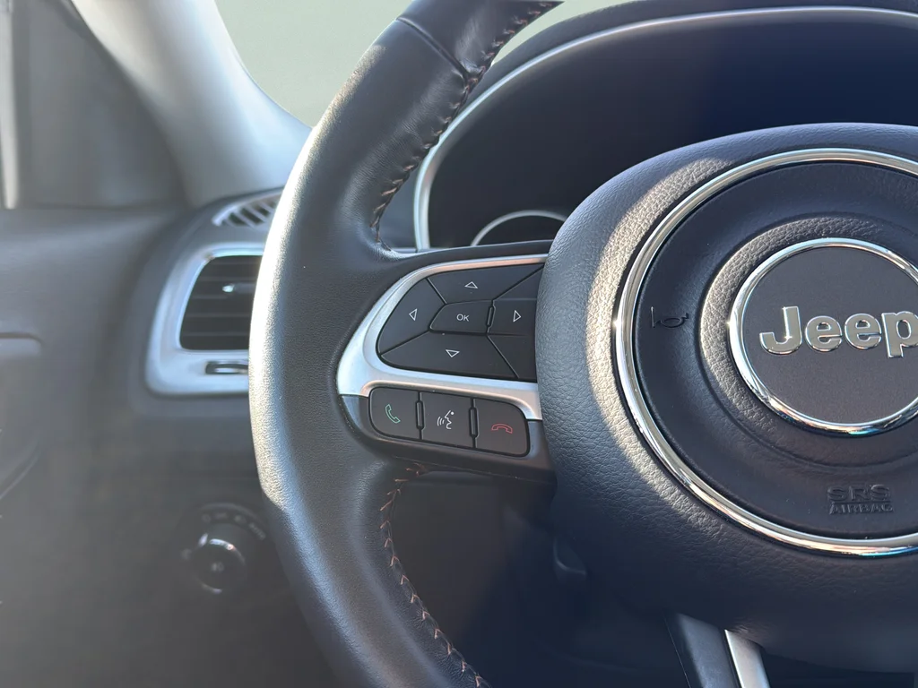 Used 2018 Gray Jeep Latitude image 9