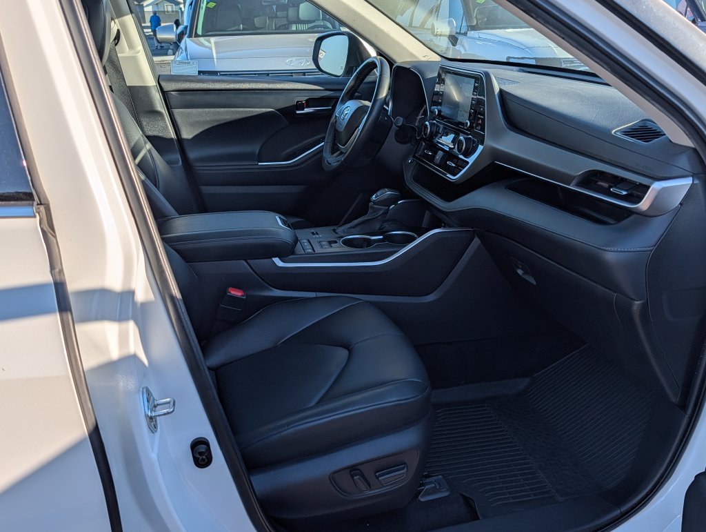2022 Toyota Highlander XLE - Photo 9