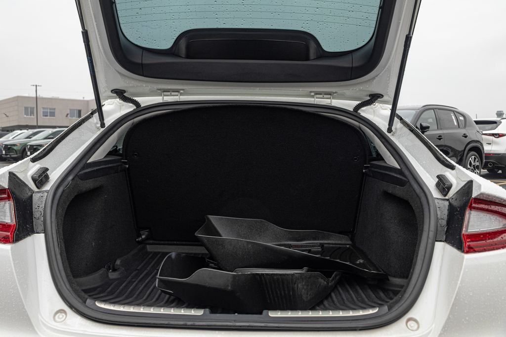 Used 2018 White Kia Premium image 31