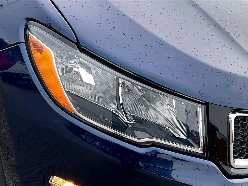 Used 2019 Blue Jeep Latitude image 30