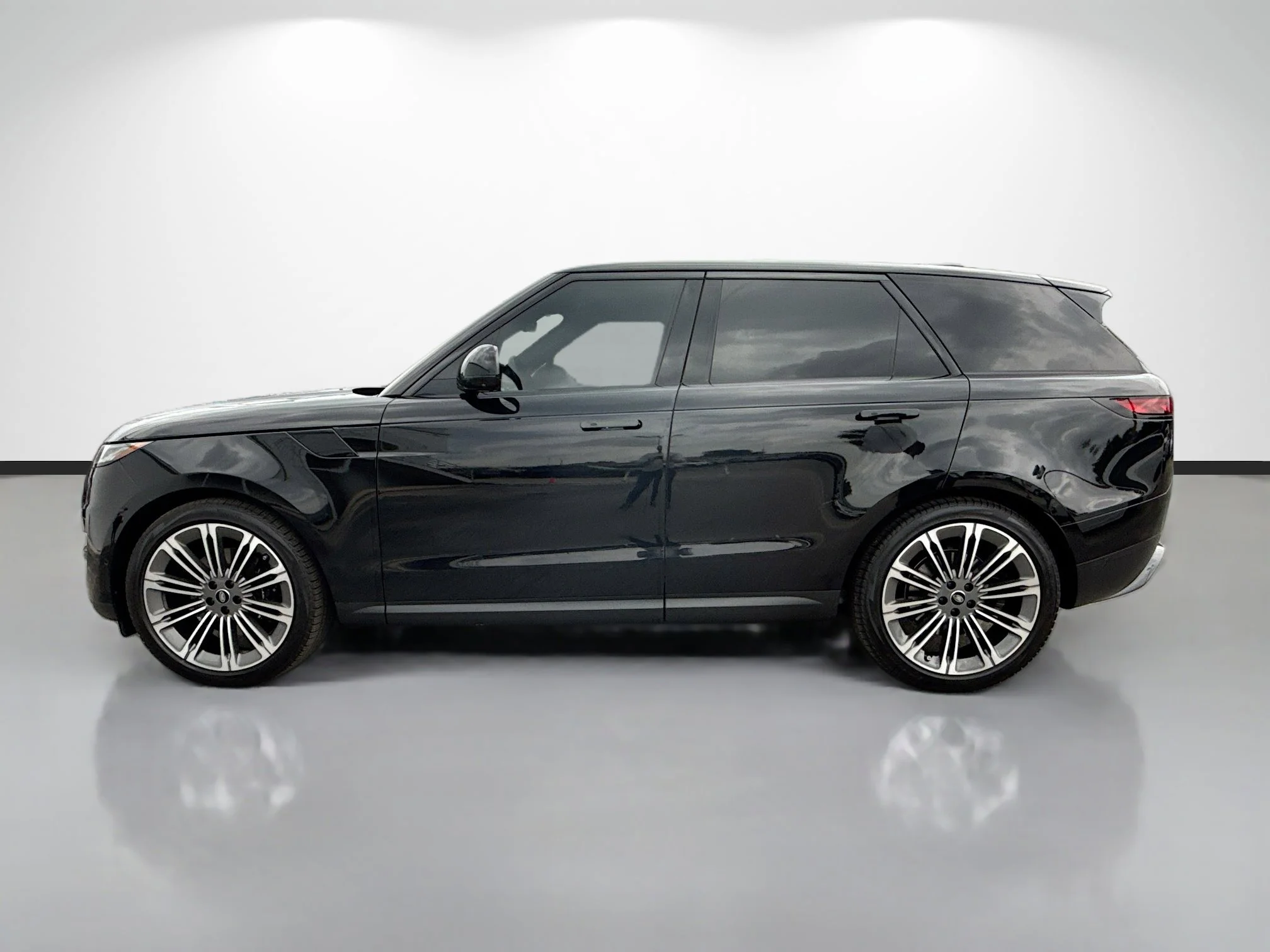 Used 2024 Santorini Black Metallic Land Rover SE image 6