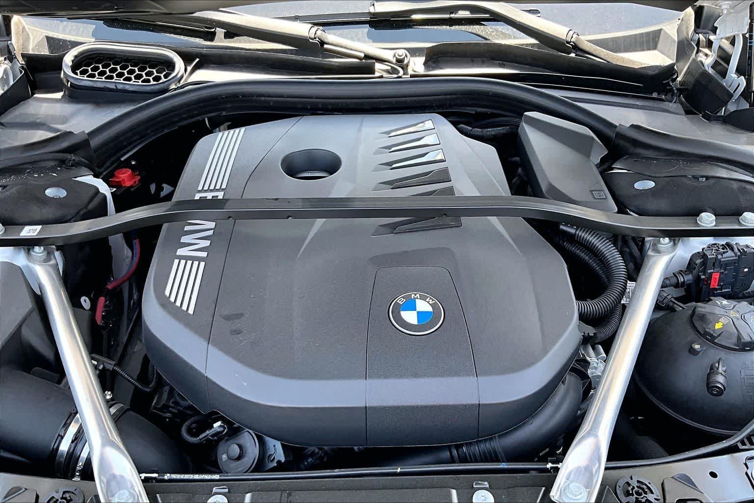 New 2026 Mineral White Metallic BMW 740i xDrive image 16