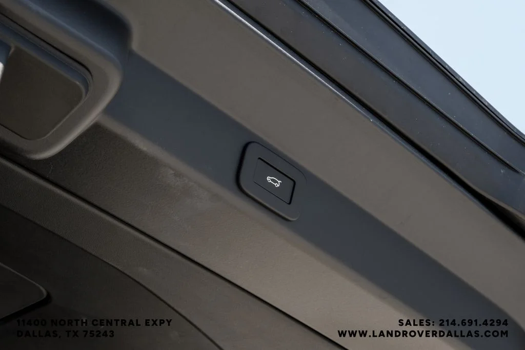 New 2026 Santorini Black Metallic Land Rover SE image 53