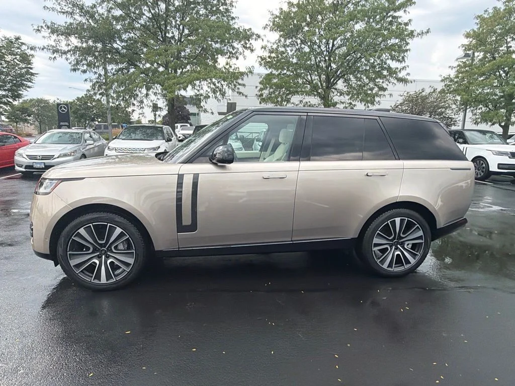Used 2025 Batumi Gold Premium Metallic Land Rover SE image 2