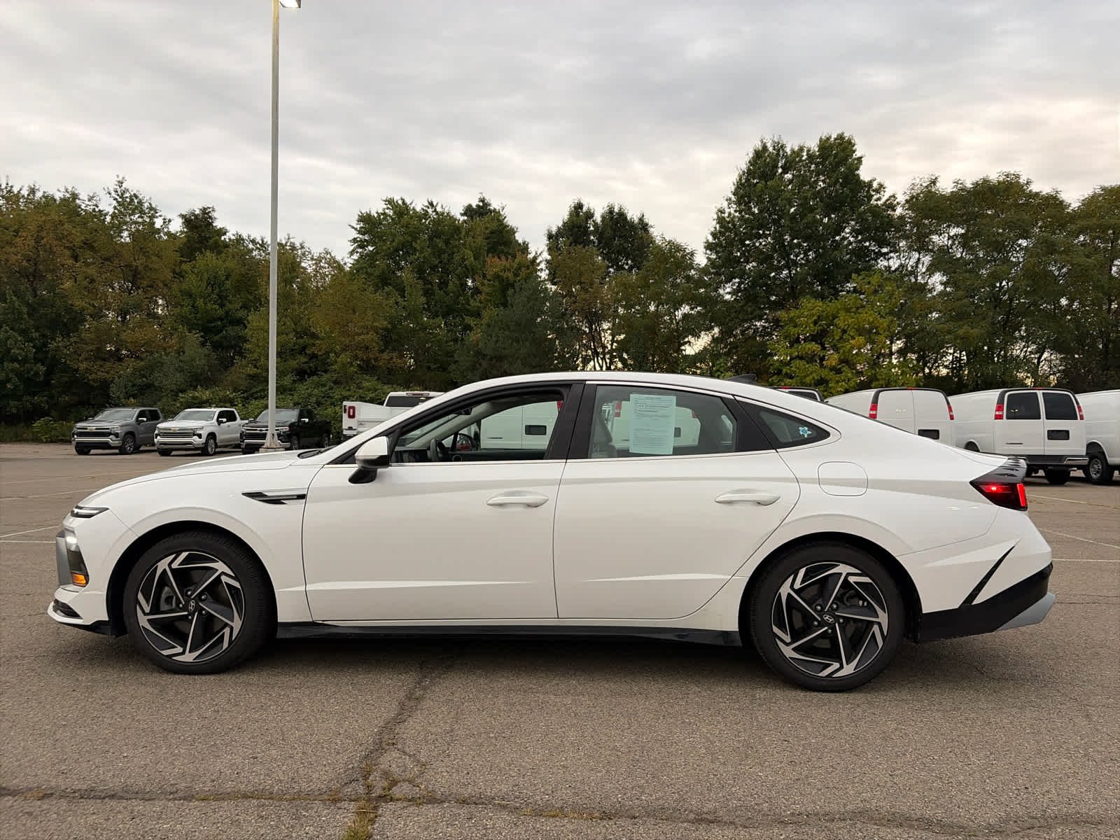 Used 2024 Serenity White Hyundai SEL image 4