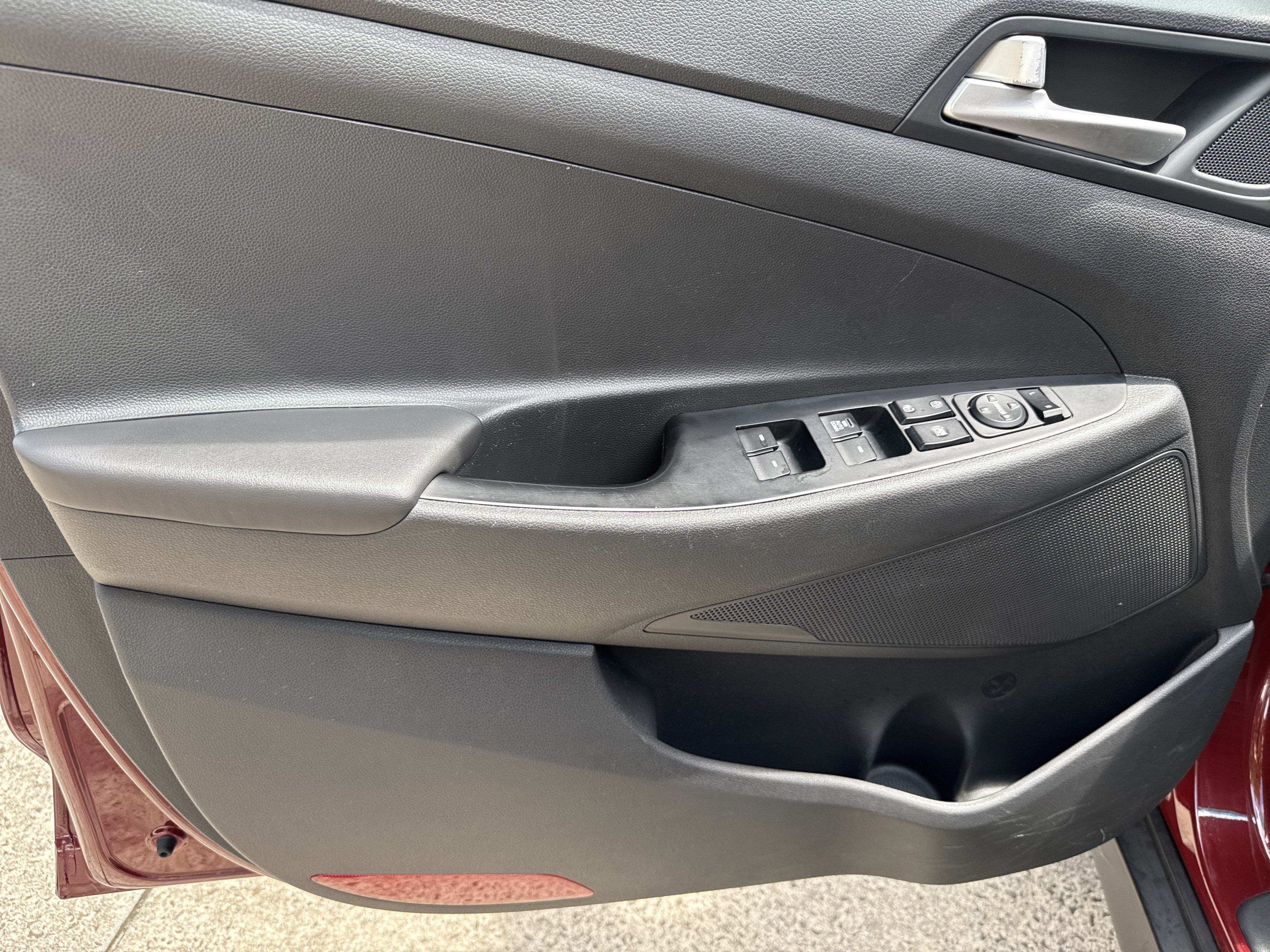 Used 2019 Gemstone Red Hyundai SE image 10