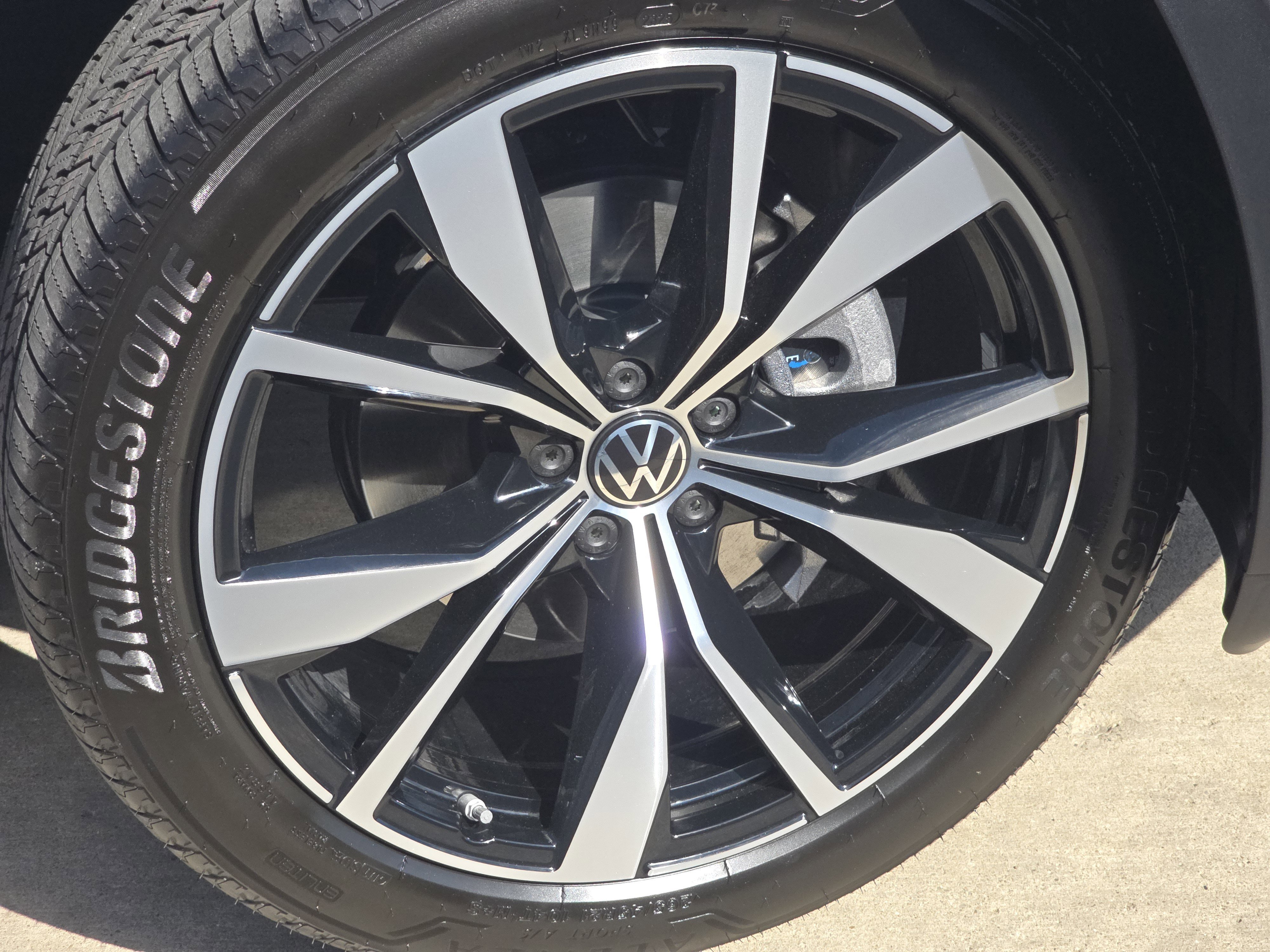 2026 Volkswagen Atlas Cross Sport SEL Premium R-LINE - Photo 15