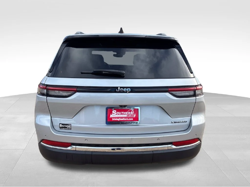 Used 2024 Silver Jeep Limited image 4