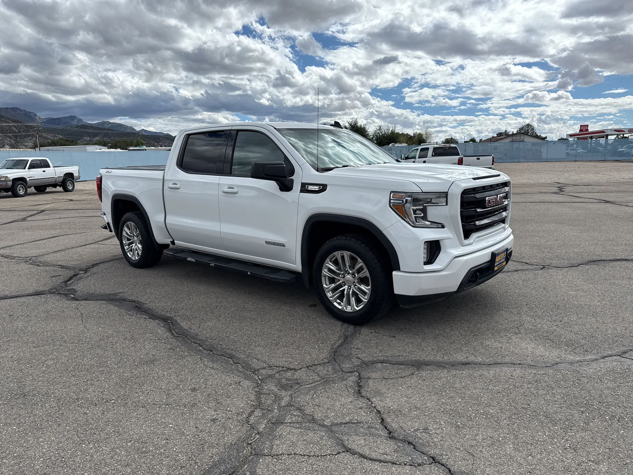 Used 2020 SUMMIT WHITE GMC Elevation image 8
