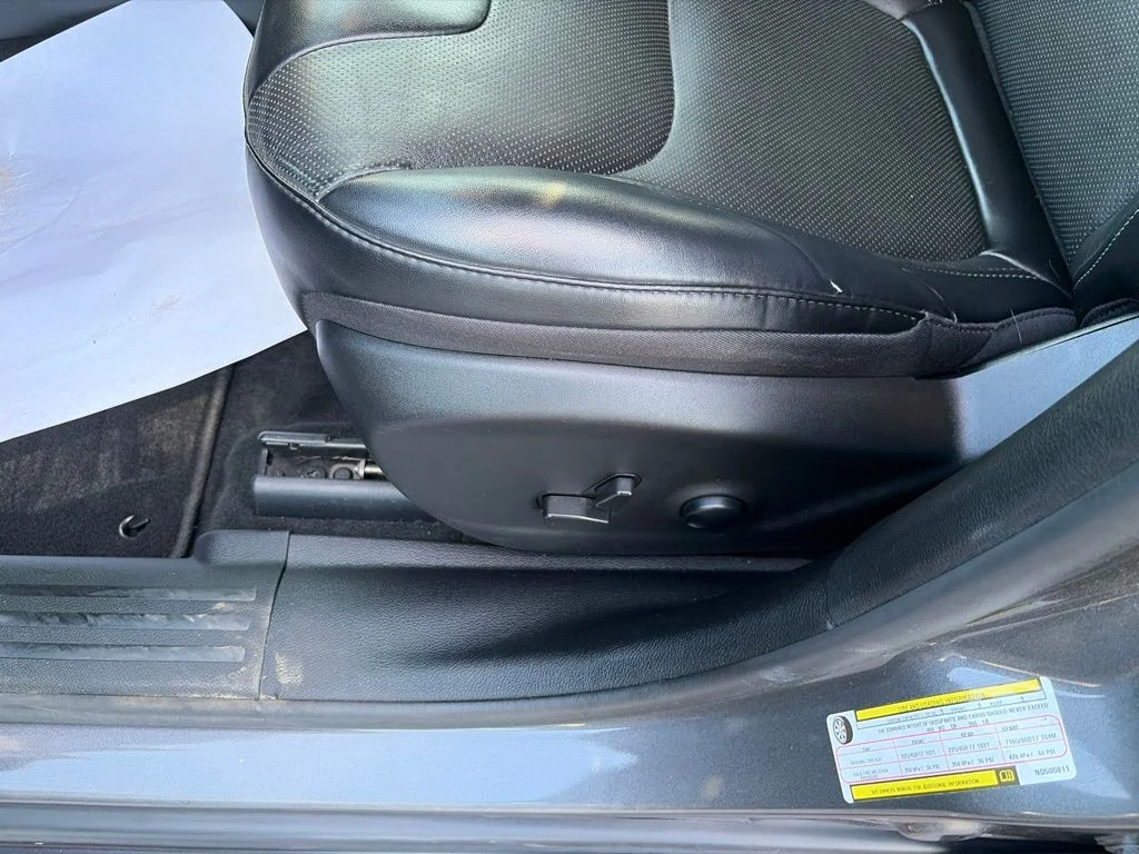 Certified Used 2022 Gray Jeep Latitude Lux image 24