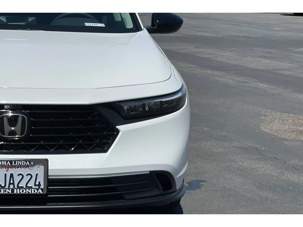 Used 2025 Platinum White Pearl Honda SE image 19