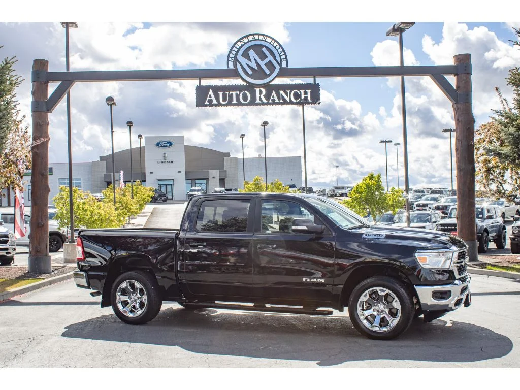 2022 RAM 1500 Big Horn/Lone Star 4x4 Crew Cab 5'7's photo