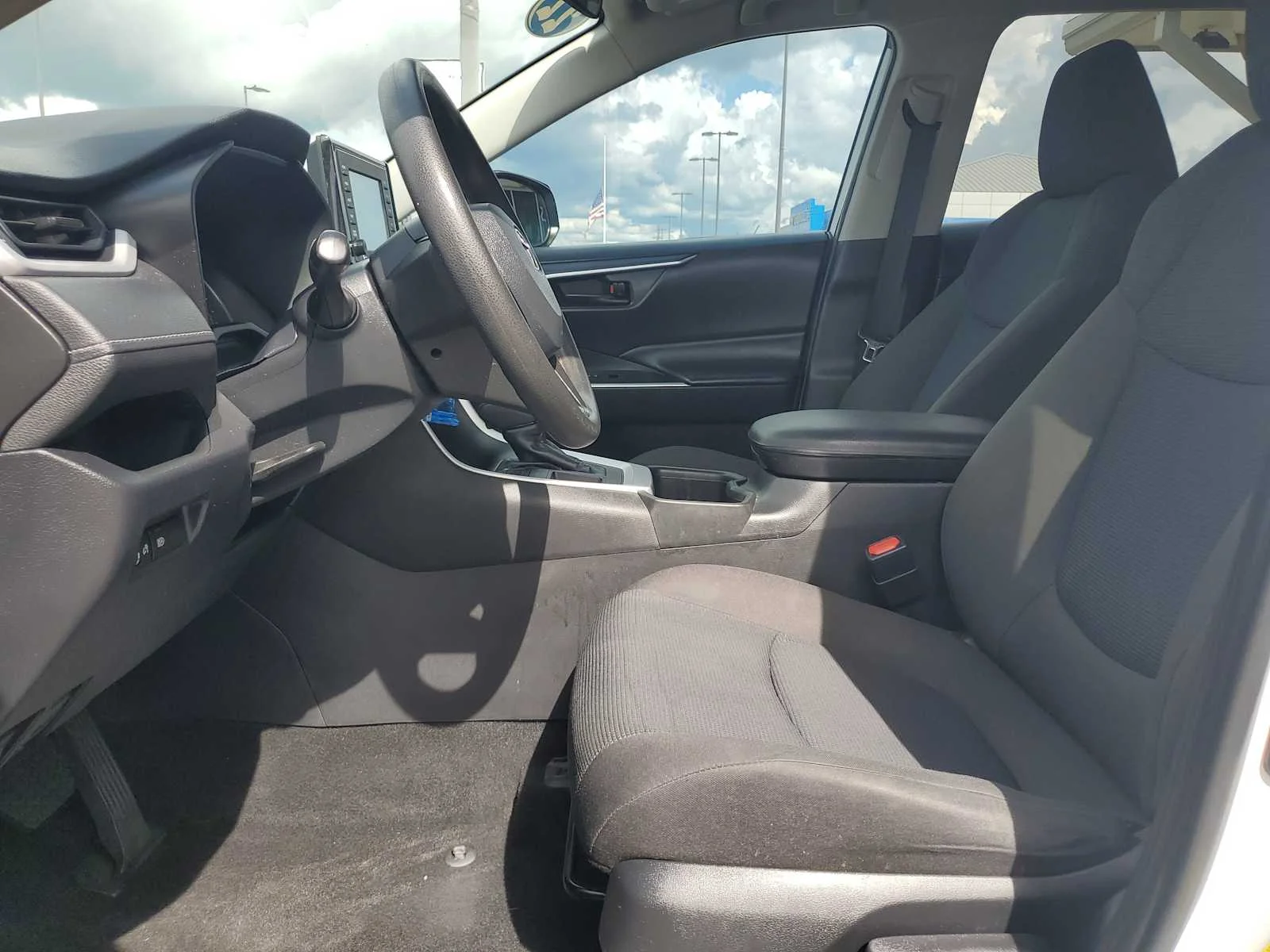 Used 2022 White White Toyota LE image 20