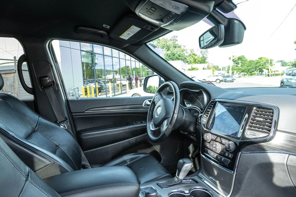 Used 2019 White Jeep Limited image 10