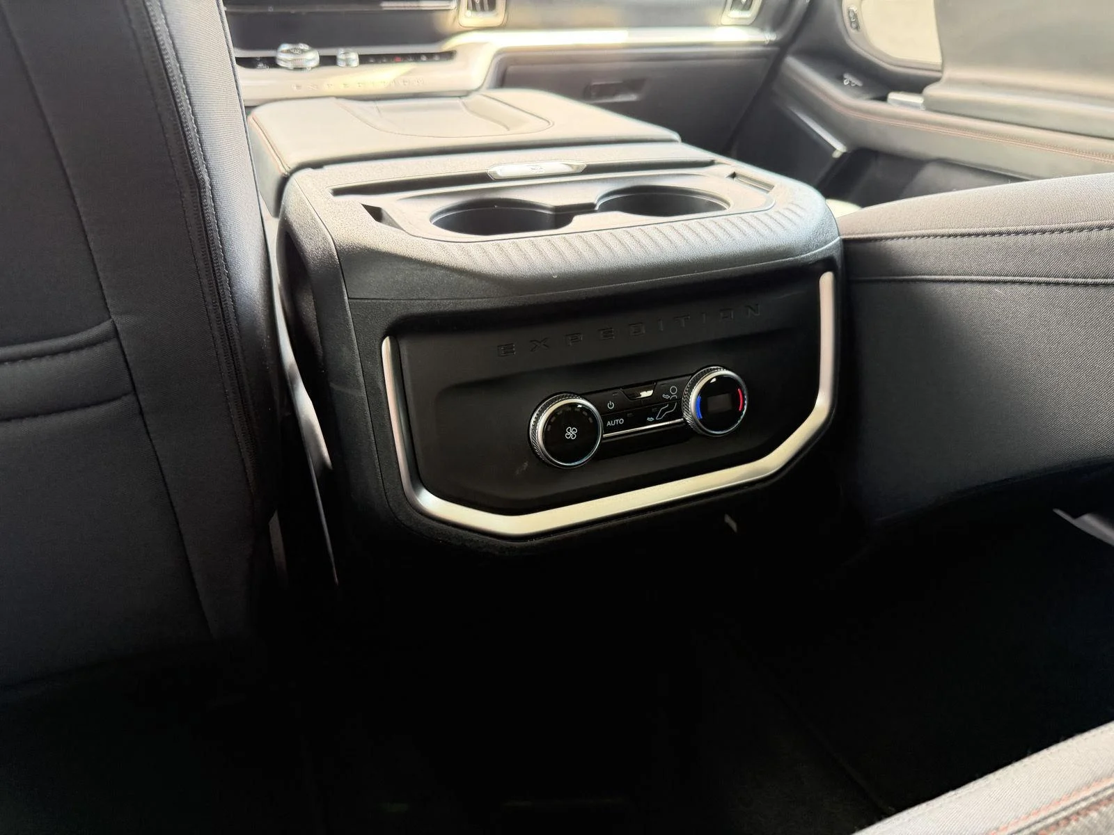 Used 2025 Oxford White Ford Active image 9