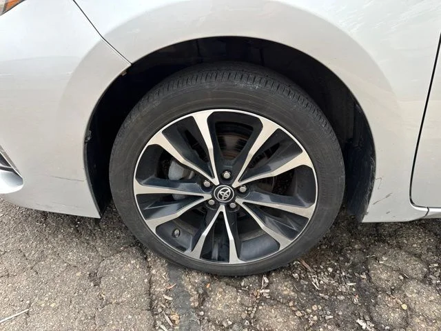 Used 2019 Silver Toyota SE image 3