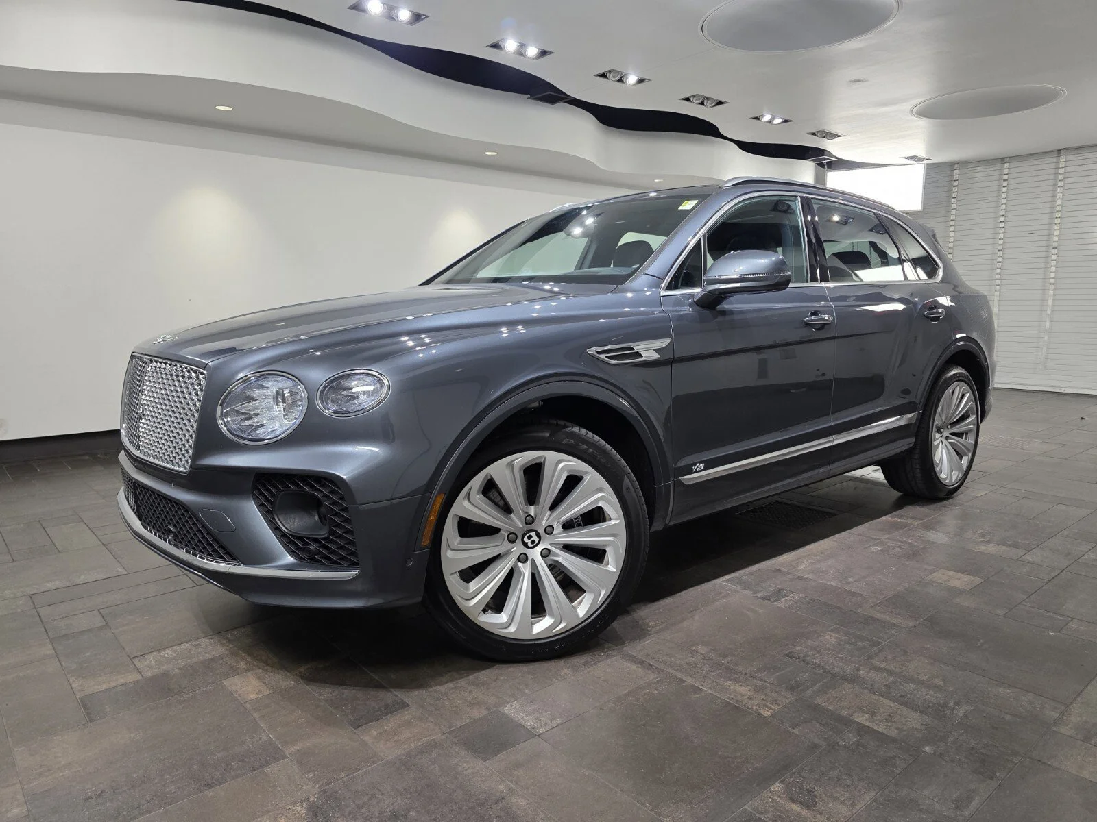 2021 Bentley Bentayga V8's photo