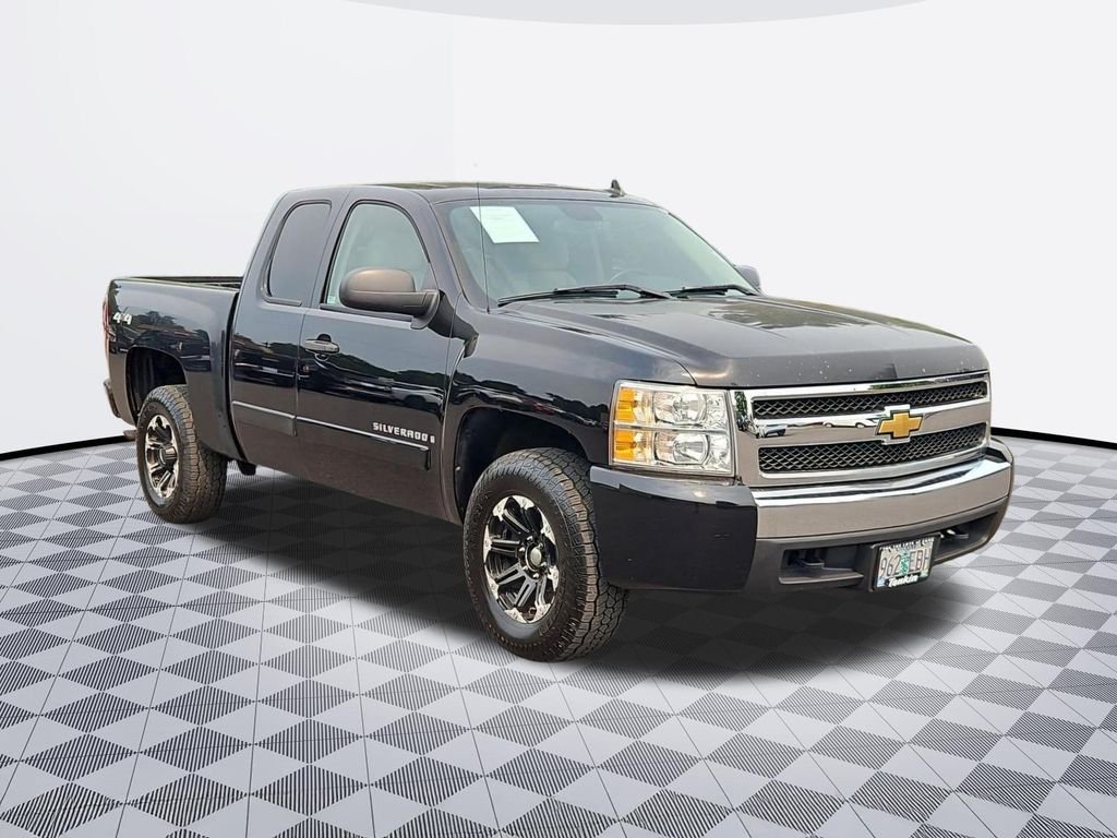Used 2008 Black Chevrolet LT image 8