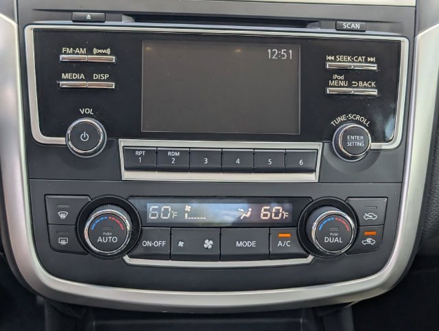 Used 2017 Silver Nissan 2.5 SV image 21