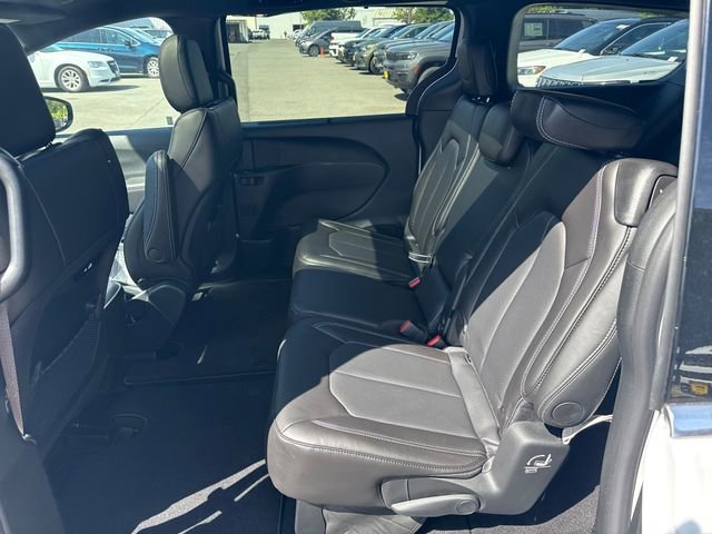 New 2026 Bright White Clear-Coat Exterior Paint Chrysler Select image 14