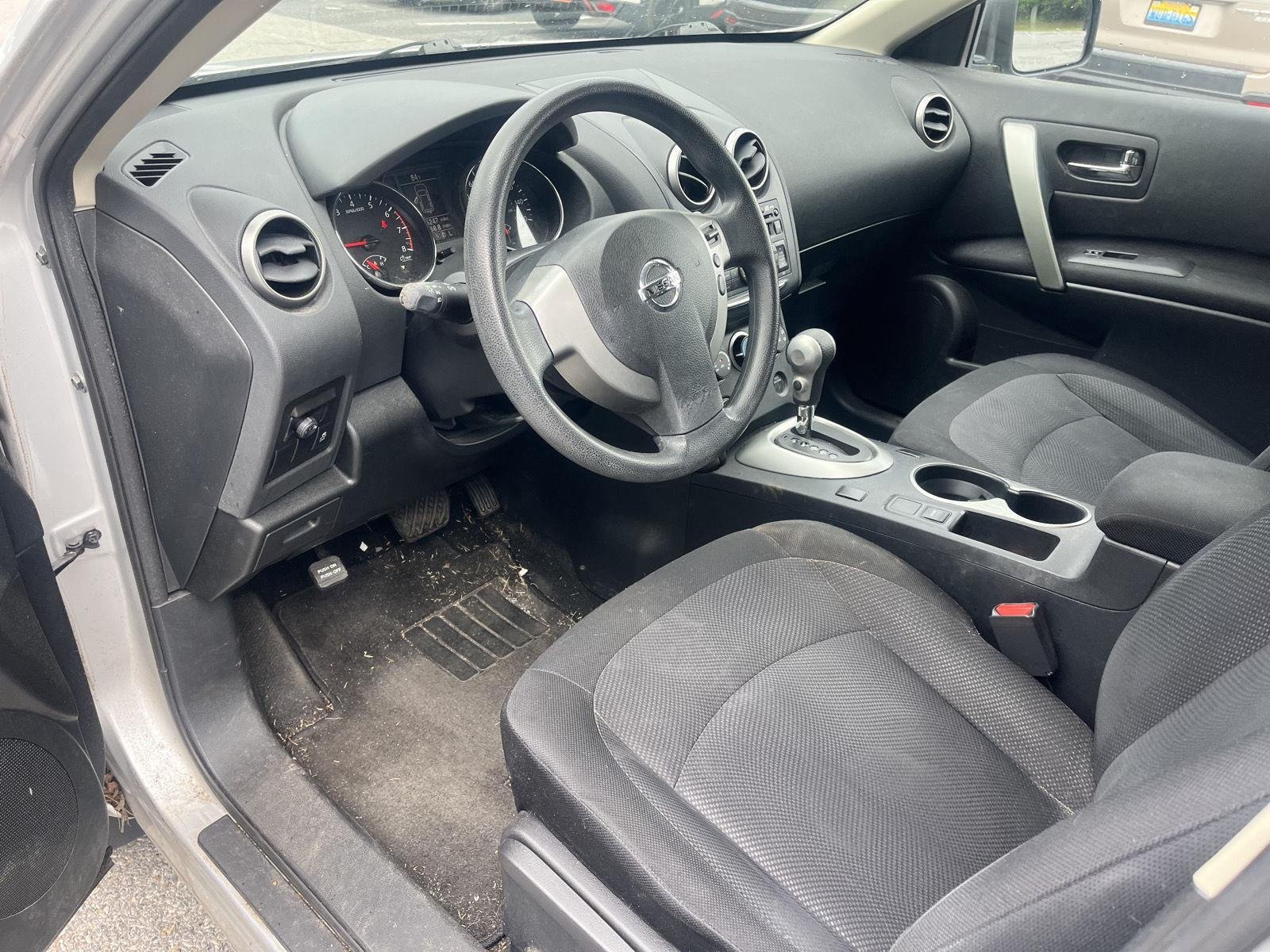 Used 2012 Brilliant Silver Nissan S image 10