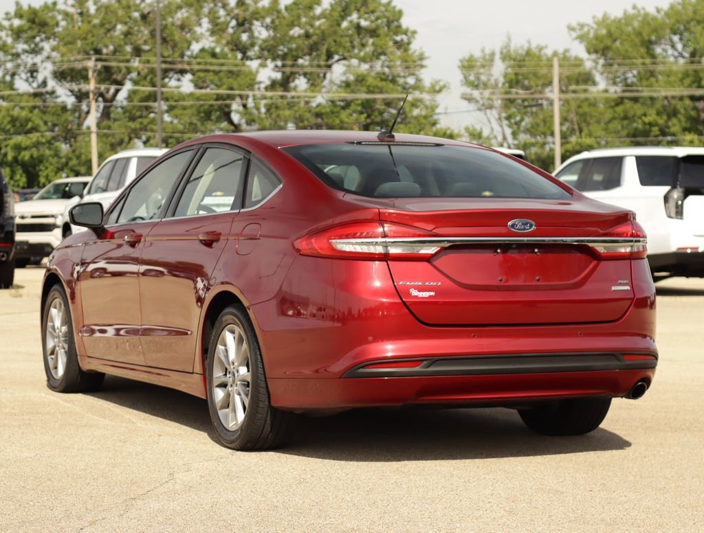 Used 2017 Red Ford SE image 5