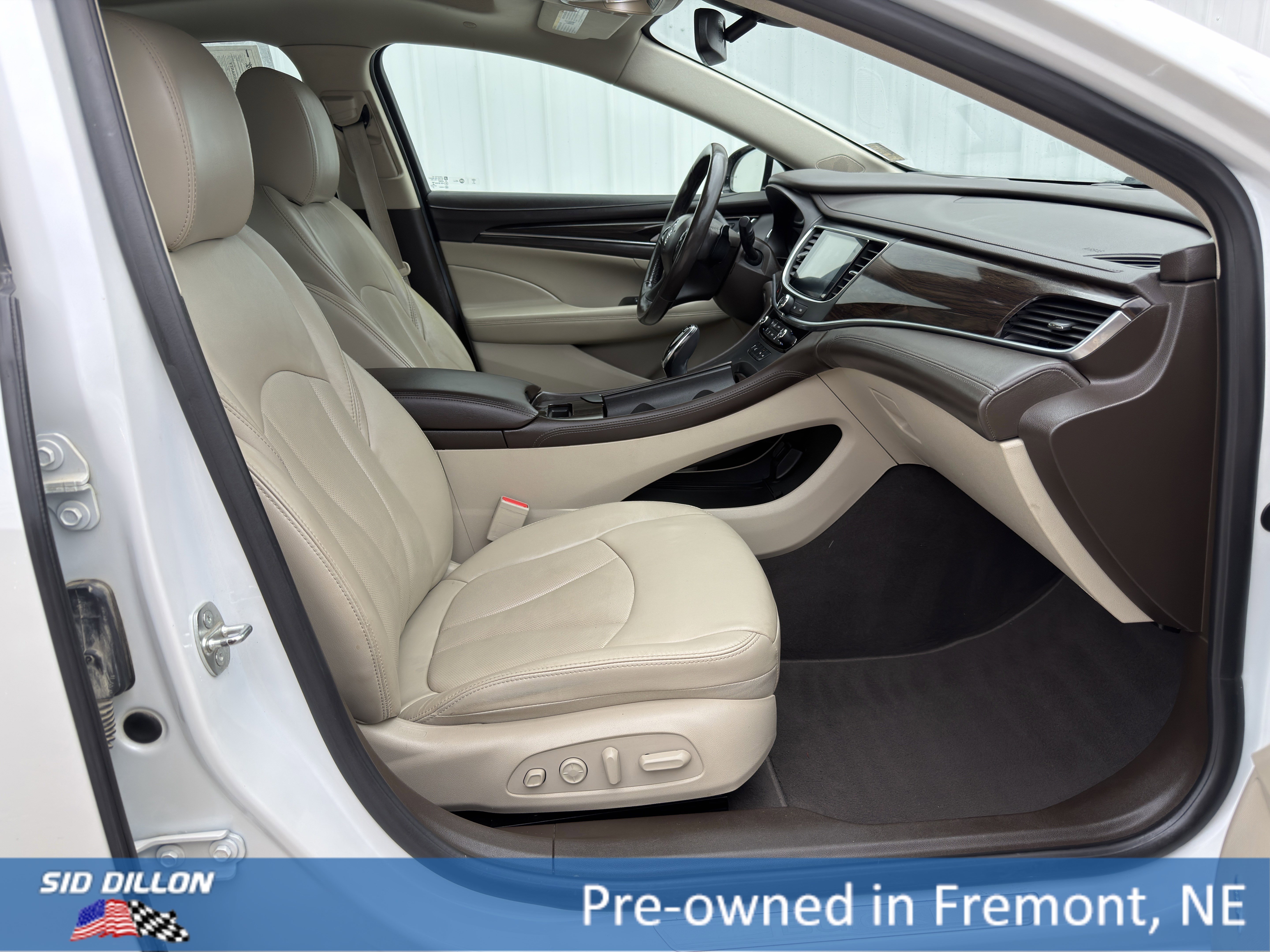 Used 2017 White Frost Tricoat Buick Premium image 16