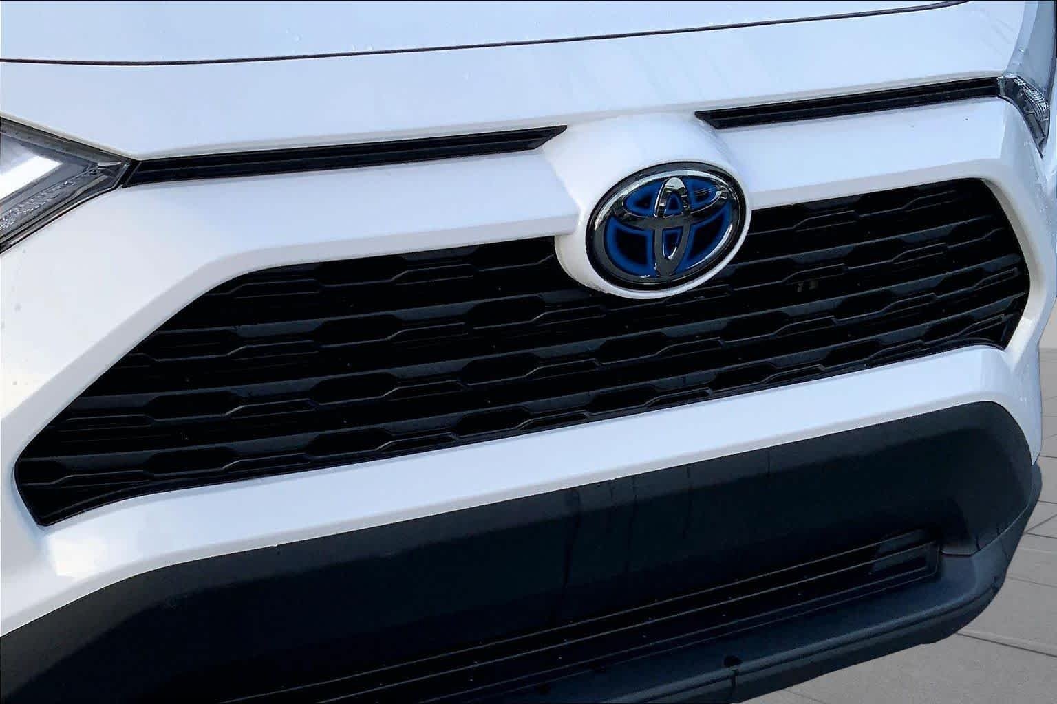 Certified Used 2024 Ice Cap Toyota Hybrid LE image 29