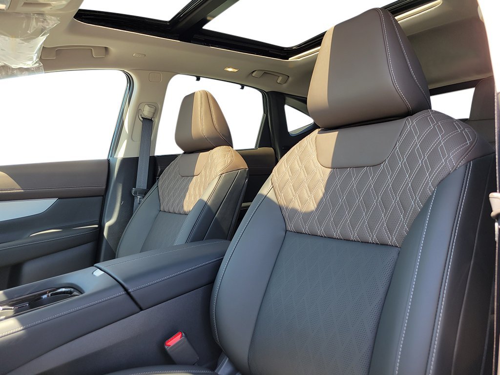 New 2026 Everest White Pearl TriCoat / Super Black Two-tone Nissan Platinum image 29