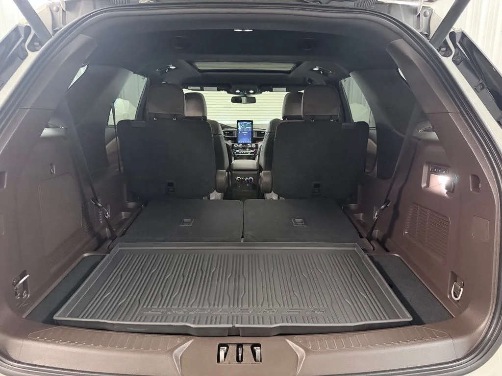 Used 2023 White Metallic Ford King Ranch image 37