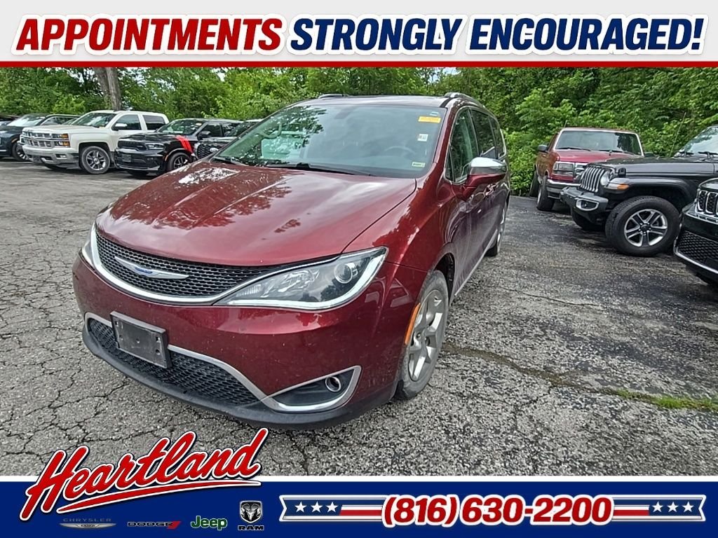2018 Chrysler Pacifica Limited's photo
