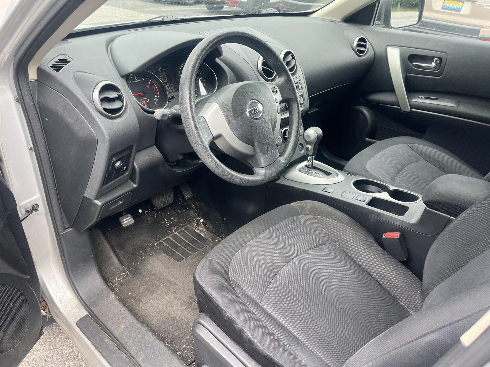 Used 2012 Brilliant Silver Nissan S image 10