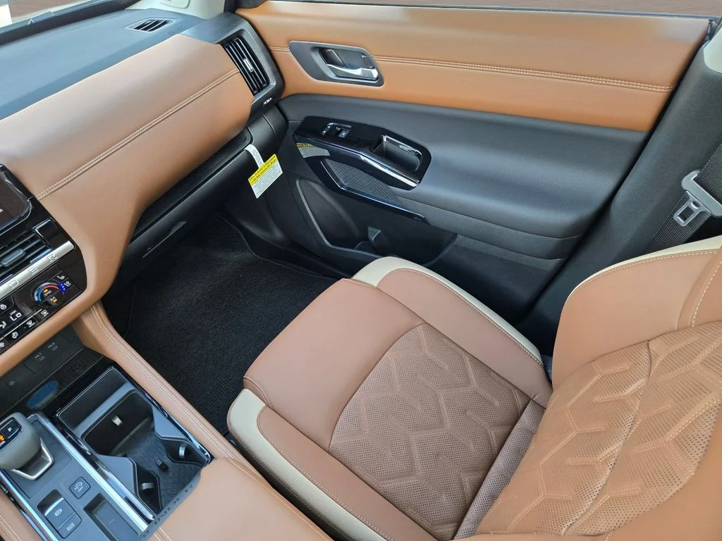 New 2026 Everest White Pearl TriCoat / Super Black Two-tone Nissan Platinum image 17