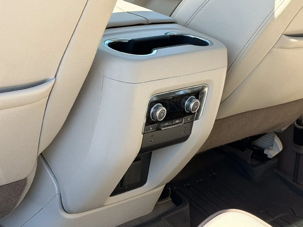 2023 GMC Yukon Denali - Photo 34