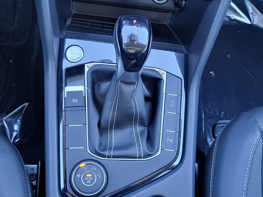 New 2026 Monument Gray W/Deep Black Roof Volkswagen 1.5T SE Black image 15