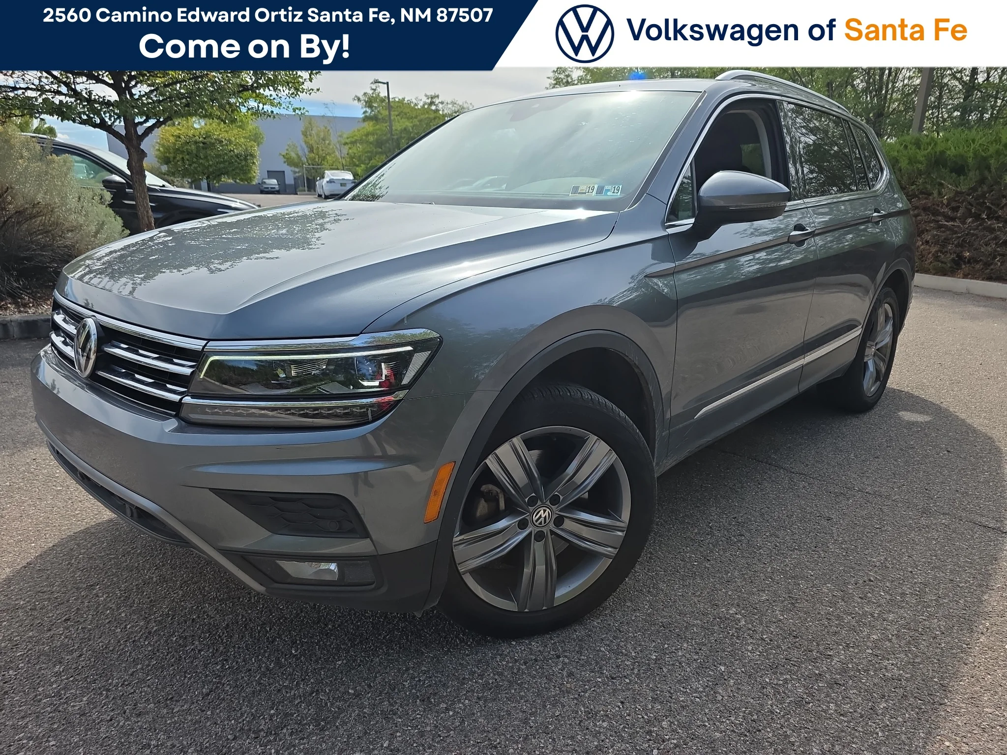 Used 2018 Platinum Gray Metallic Volkswagen SEL Premium image 1
