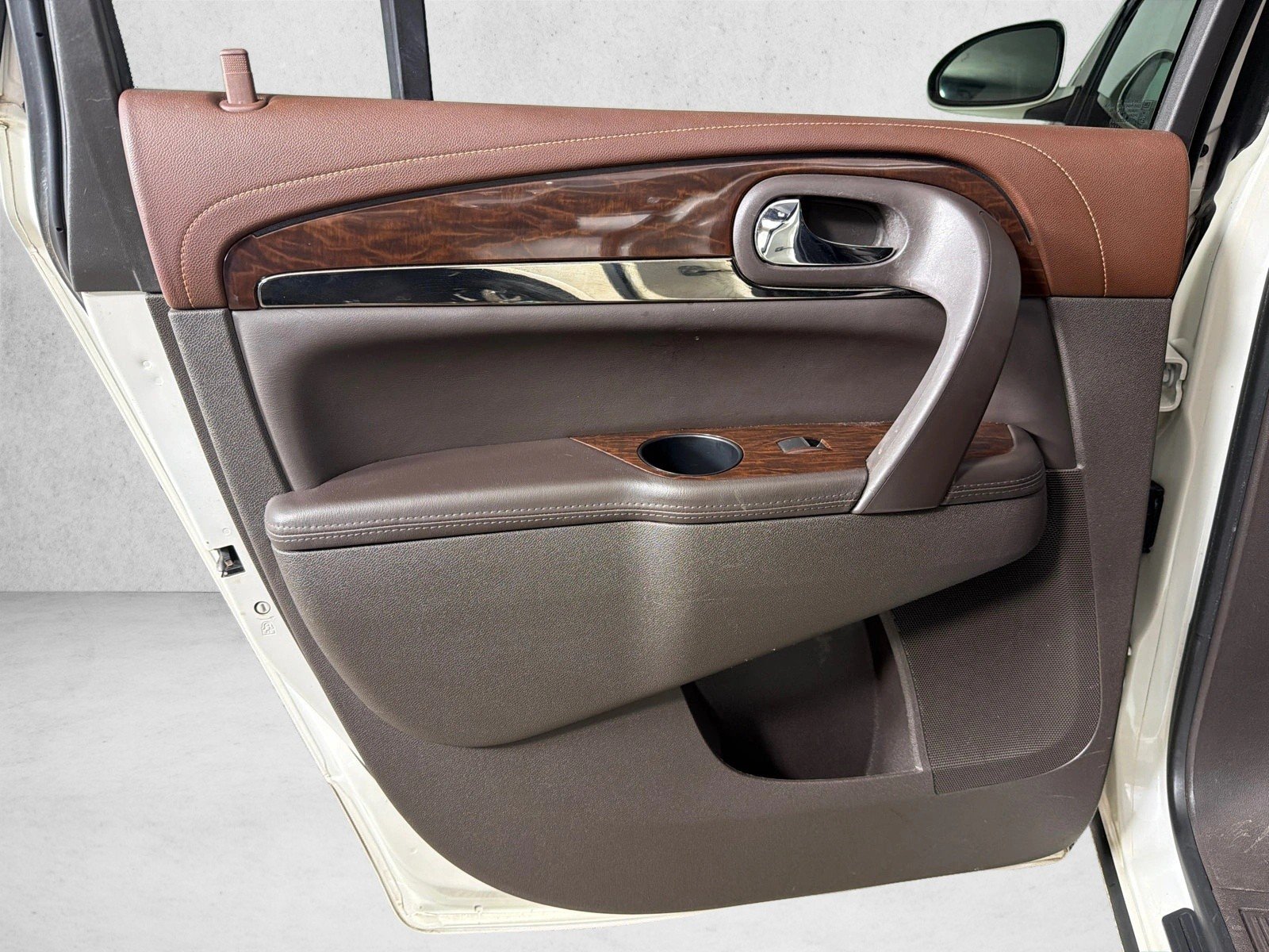 Used 2014 White Diamond Tricoat Buick Premium image 24