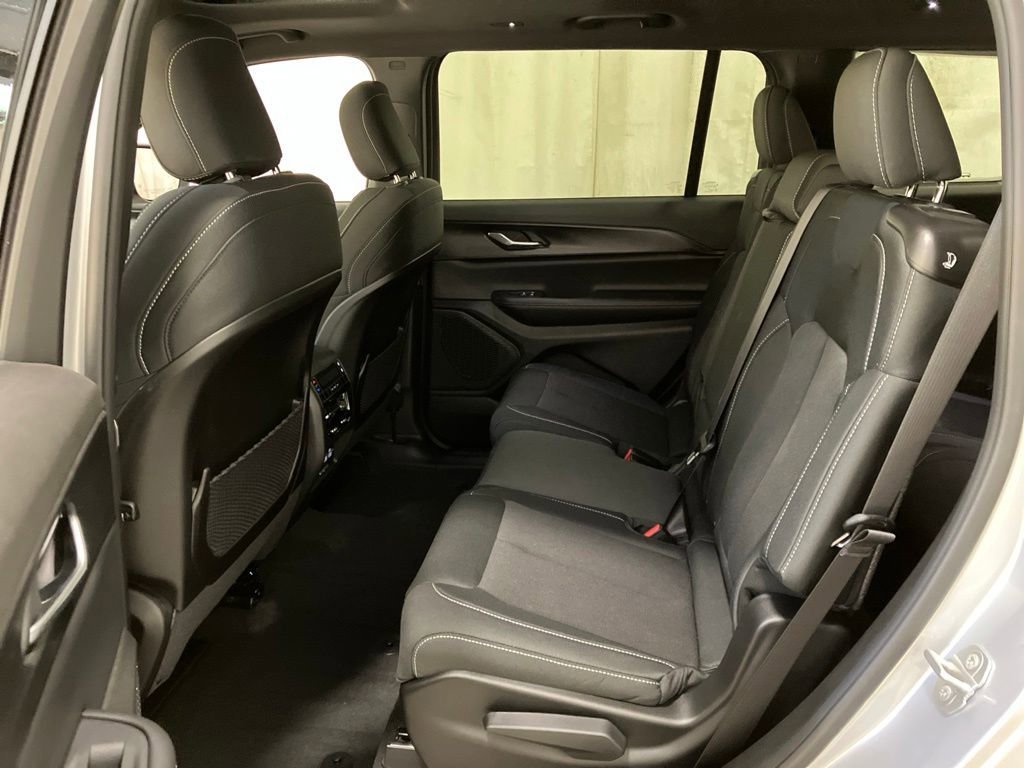 New 2026 Silver Zynith Exterior Paint Jeep Laredo X image 13