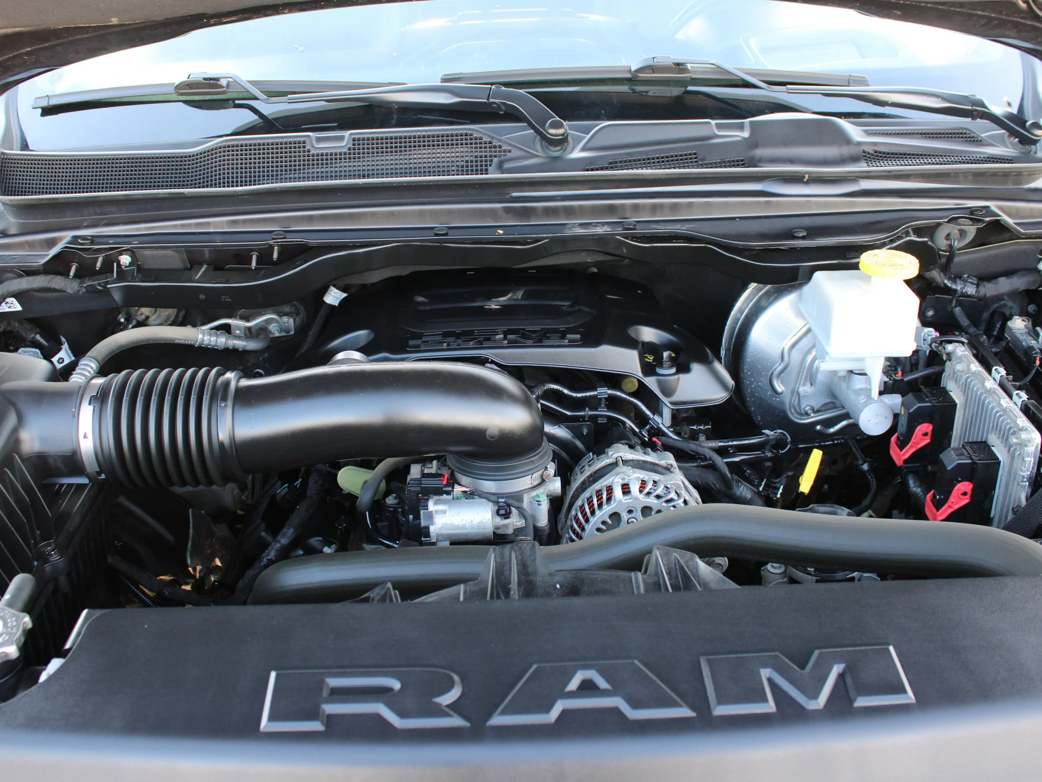 Used 2022 Grey RAM Limited * No Accidents | HEMI V8 | LOADED | ENVY Wheels | Head-Up Display | Night Edition image 9