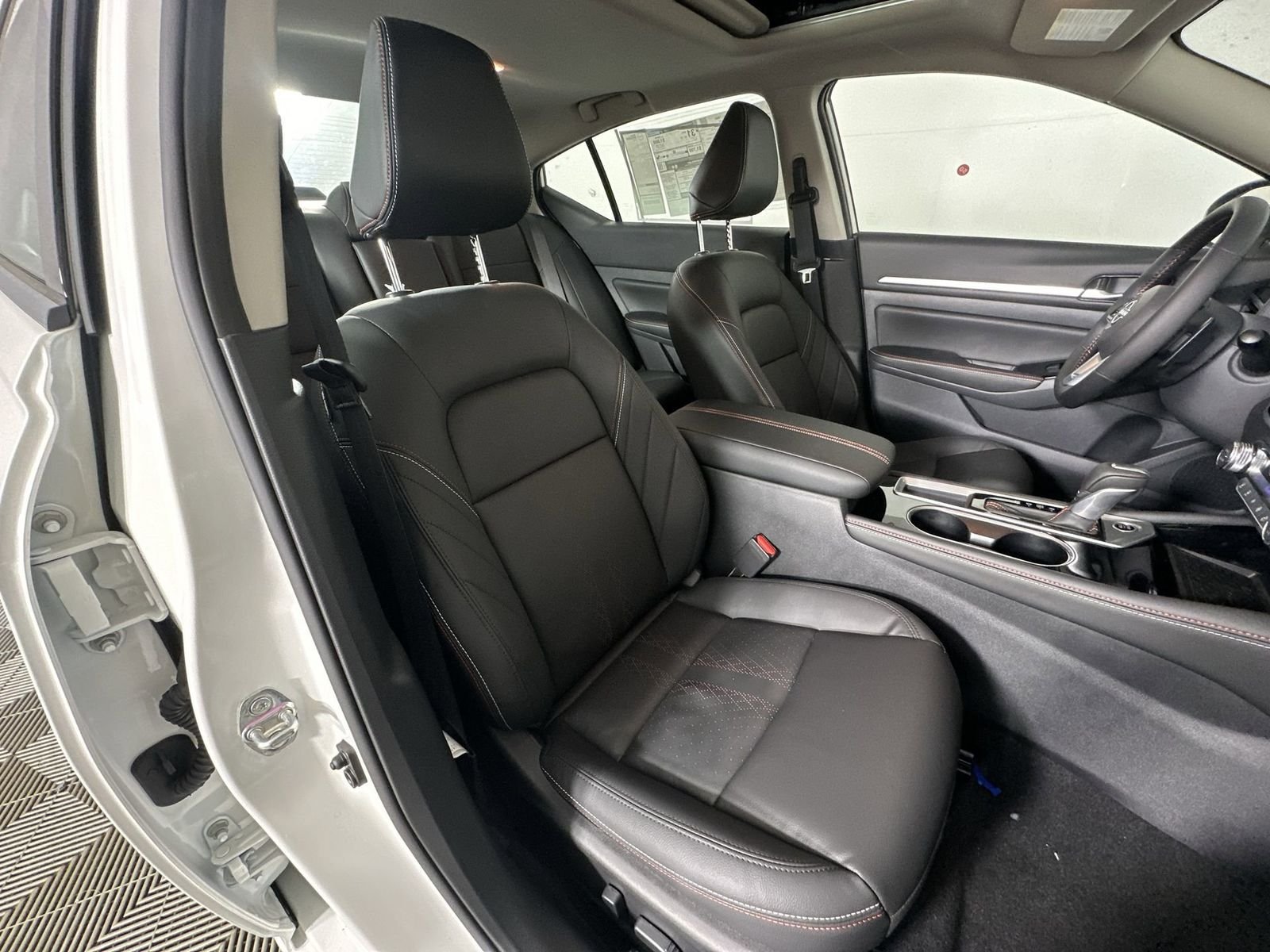 2025 Nissan Altima SR - Photo 27