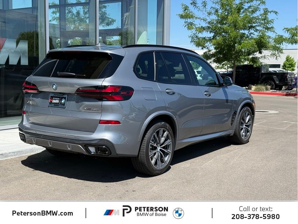 New 2026 Skyscraper Grey Metallic BMW xDrive50e image 5